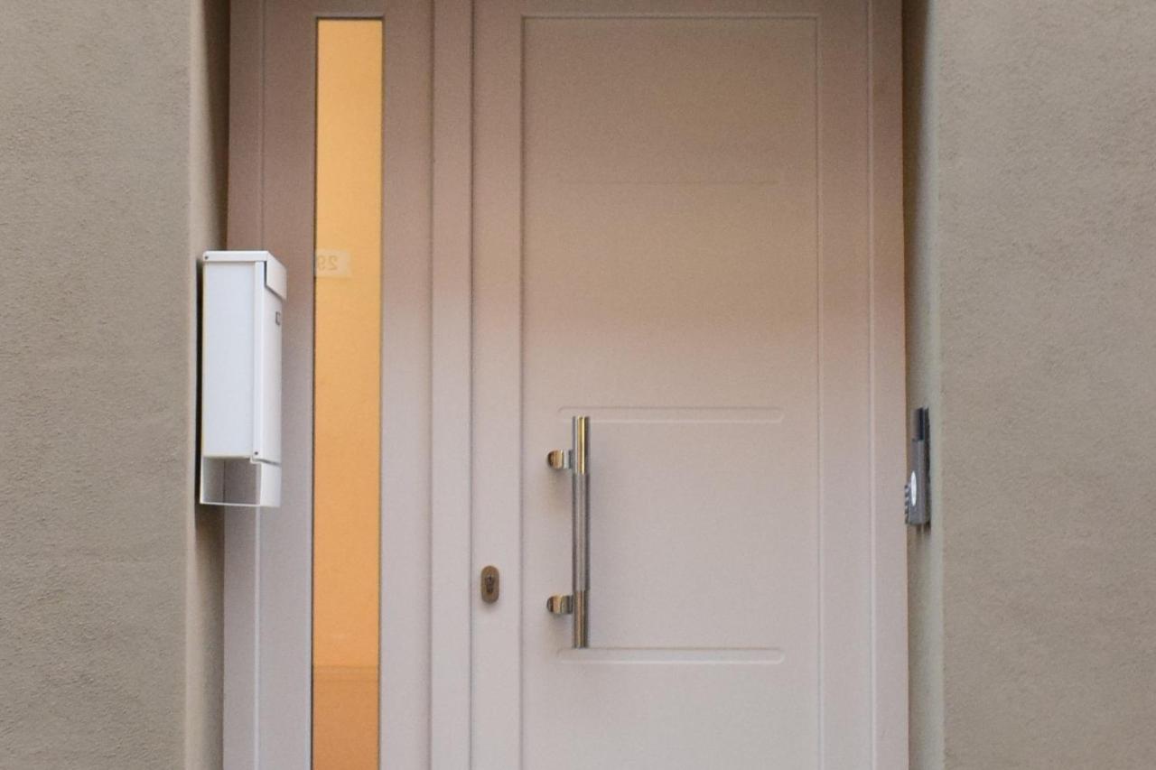 オメーニャCasa Sophiaアパートメント エクステリア 写真
